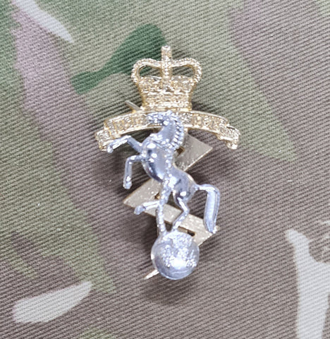 Royal Electrical & Mechanical Engineer REME Cap Badge Other Ranks (OR) EIIR