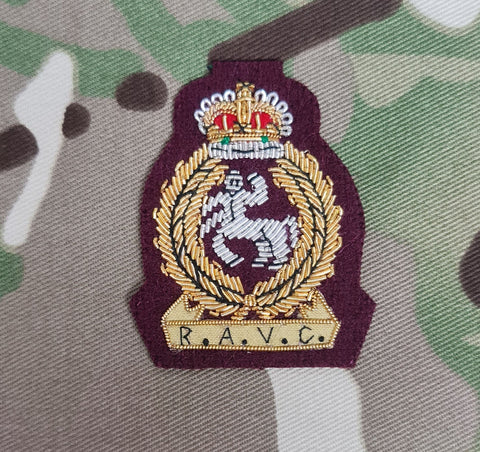 Maroon Officers Bullion-genähtes Barettabzeichen des Royal Army Veterinary Corps RAVC (EIIR)