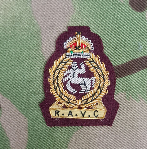 Royal Army Veterinary Corps RAVC Maroon Officers Bullion gesticktes Barettabzeichen (CIIIR)