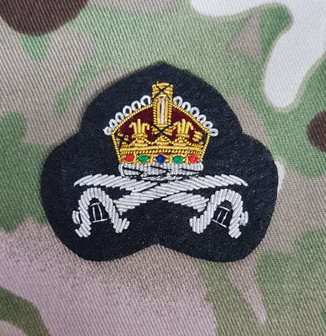 Royal Army Physical Training Corps RAPTC Officers Bullion-genähtes Barettabzeichen (CIIIR) (schwarz) 