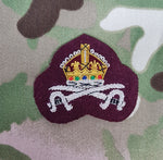 Barettabzeichen mit Bullion-Stickerei für Offiziere des Royal Army Physical Training Corps (RAPTC) (CIIIR) (Luftlandetruppen/Kastanienbraun) 