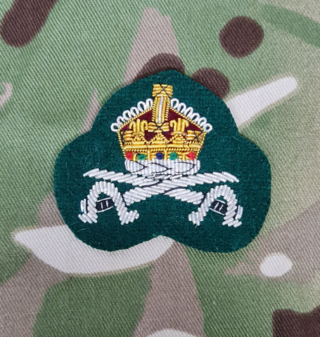 Barettabzeichen mit Bullion-Stickerei für Offiziere des Royal Army Physical Training Corps (RAPTC) (CIIIR) (Kommandogrün)