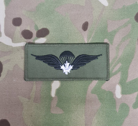 Kanadische / kanadische Qualifikationsflügel für Fallschirmspringer in der Luft – White Maple Leaf (Fortgeschritten) (Variante)