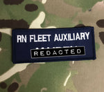 Royal Fleet Auxiliary (texte du haut) - Logo de la Royal Navy - Bande nominative - Style RIG22