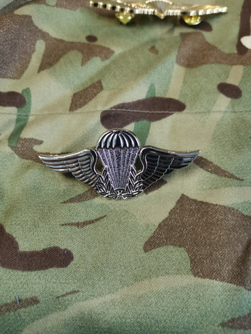 Guyana  parachutist jump wings metal badge