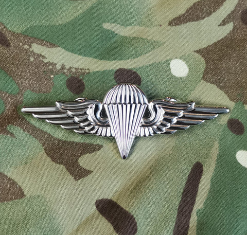 Egyptian / Egypt parachutist jump wings metal badge